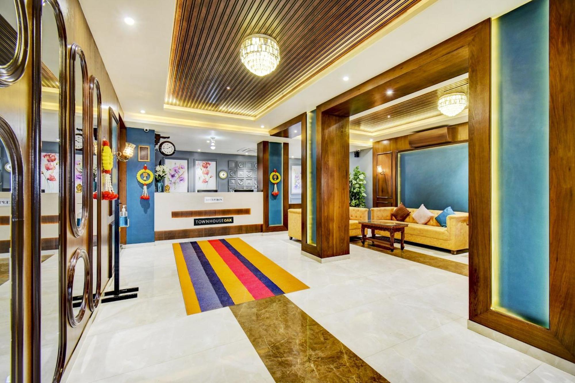 Townhouse Oak Chaitanya Executive Near Fun Time Multiplex