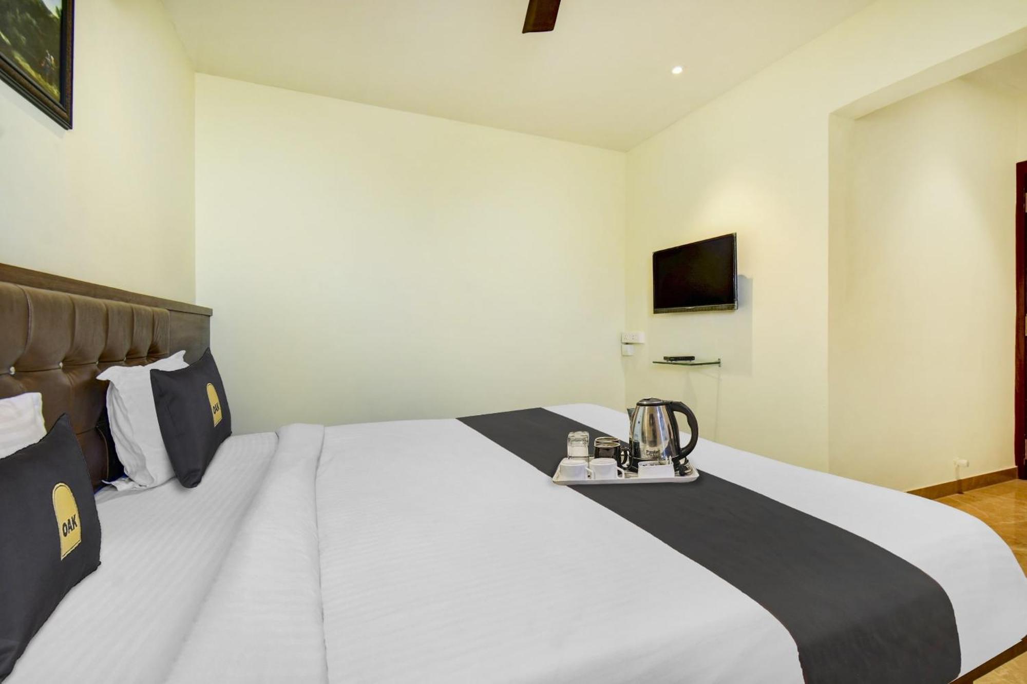 Hotel Townhouse Oak Chaitanya Executive Near Fun Time Multiplex *