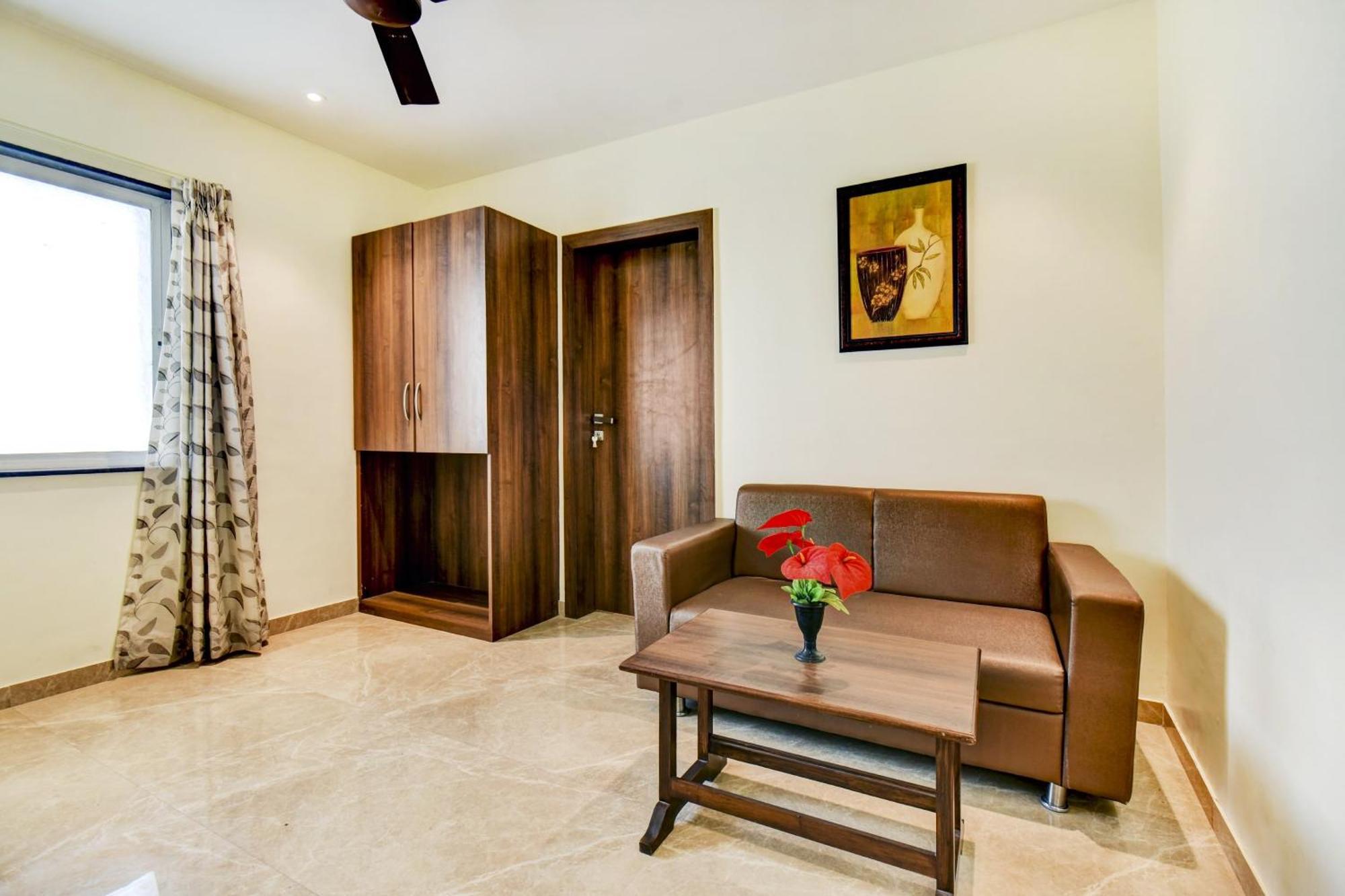 Hotel Townhouse Oak Chaitanya Executive Near Fun Time Multiplex *