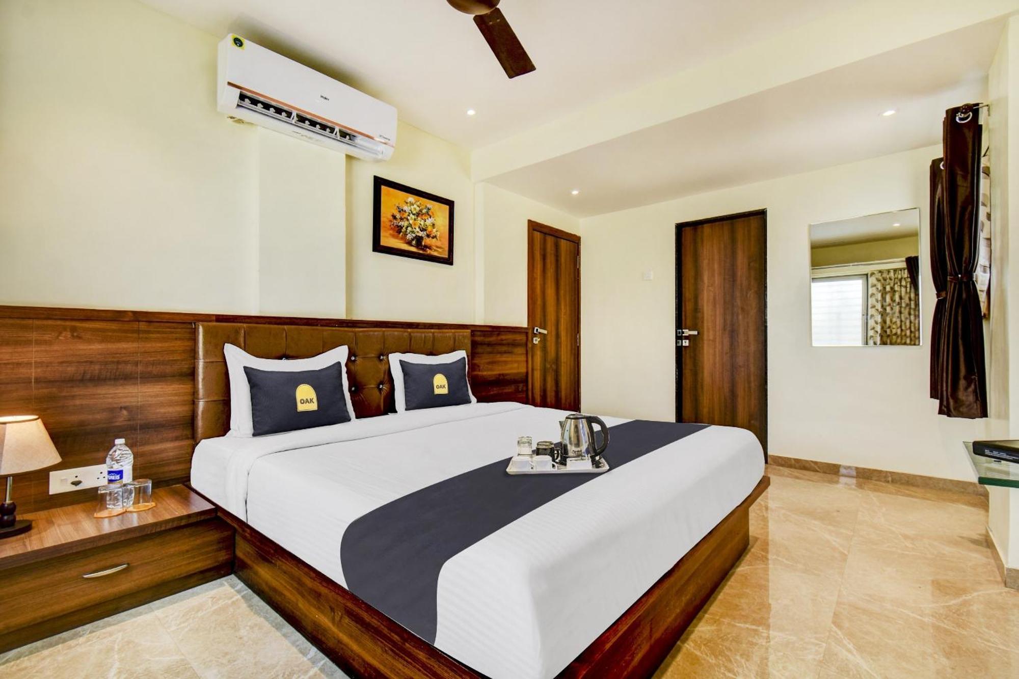 Townhouse Oak Chaitanya Executive Near Fun Time Multiplex Hotel Pune