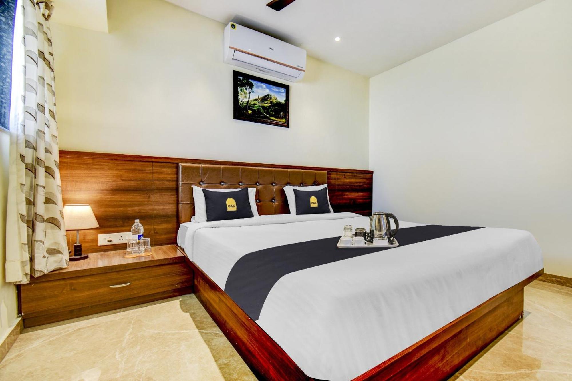 Townhouse Oak Chaitanya Executive Near Fun Time Multiplex Hotel Pune