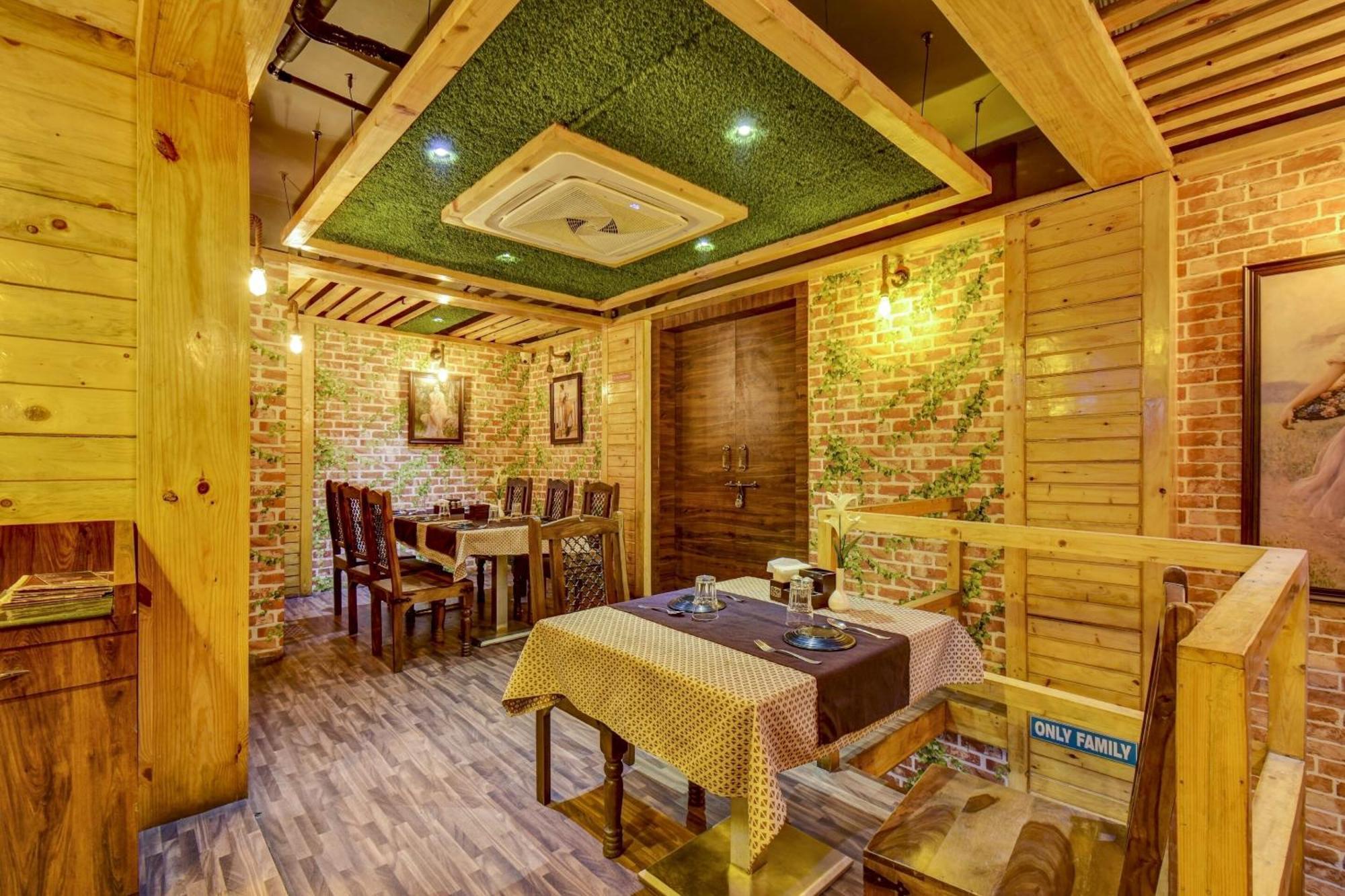 Hotel Townhouse Oak Chaitanya Executive Near Fun Time Multiplex Pune