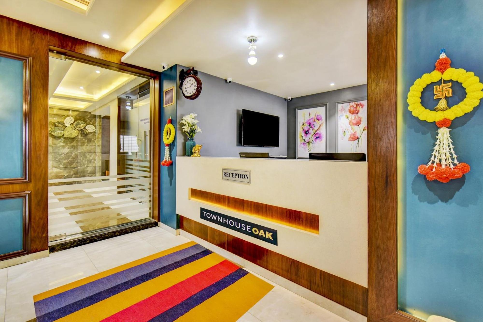 Townhouse Oak Chaitanya Executive Near Fun Time Multiplex *