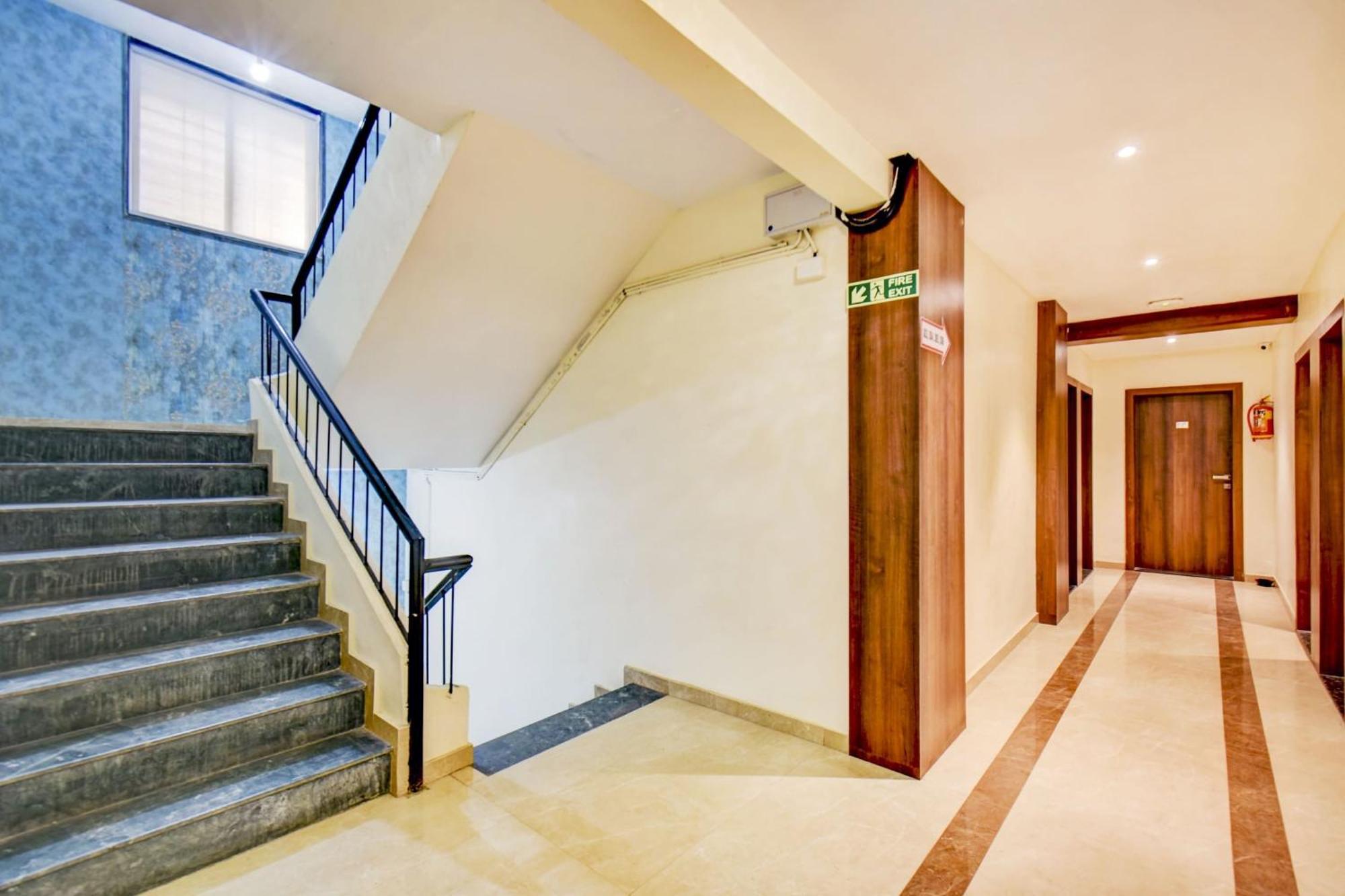 Townhouse Oak Chaitanya Executive Near Fun Time Multiplex Pune