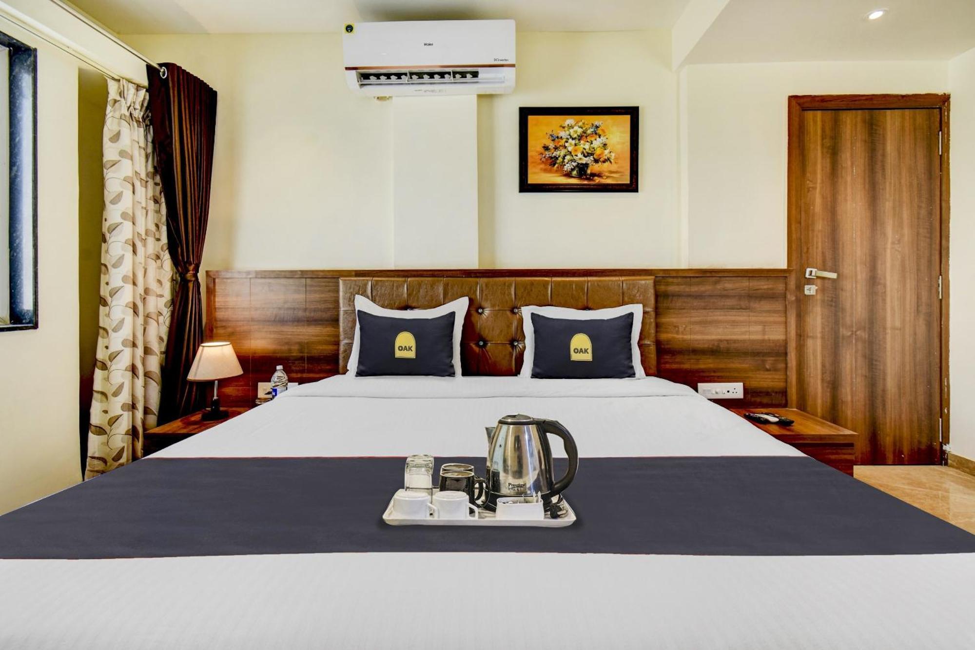 Townhouse Oak Chaitanya Executive Near Fun Time Multiplex * Pune