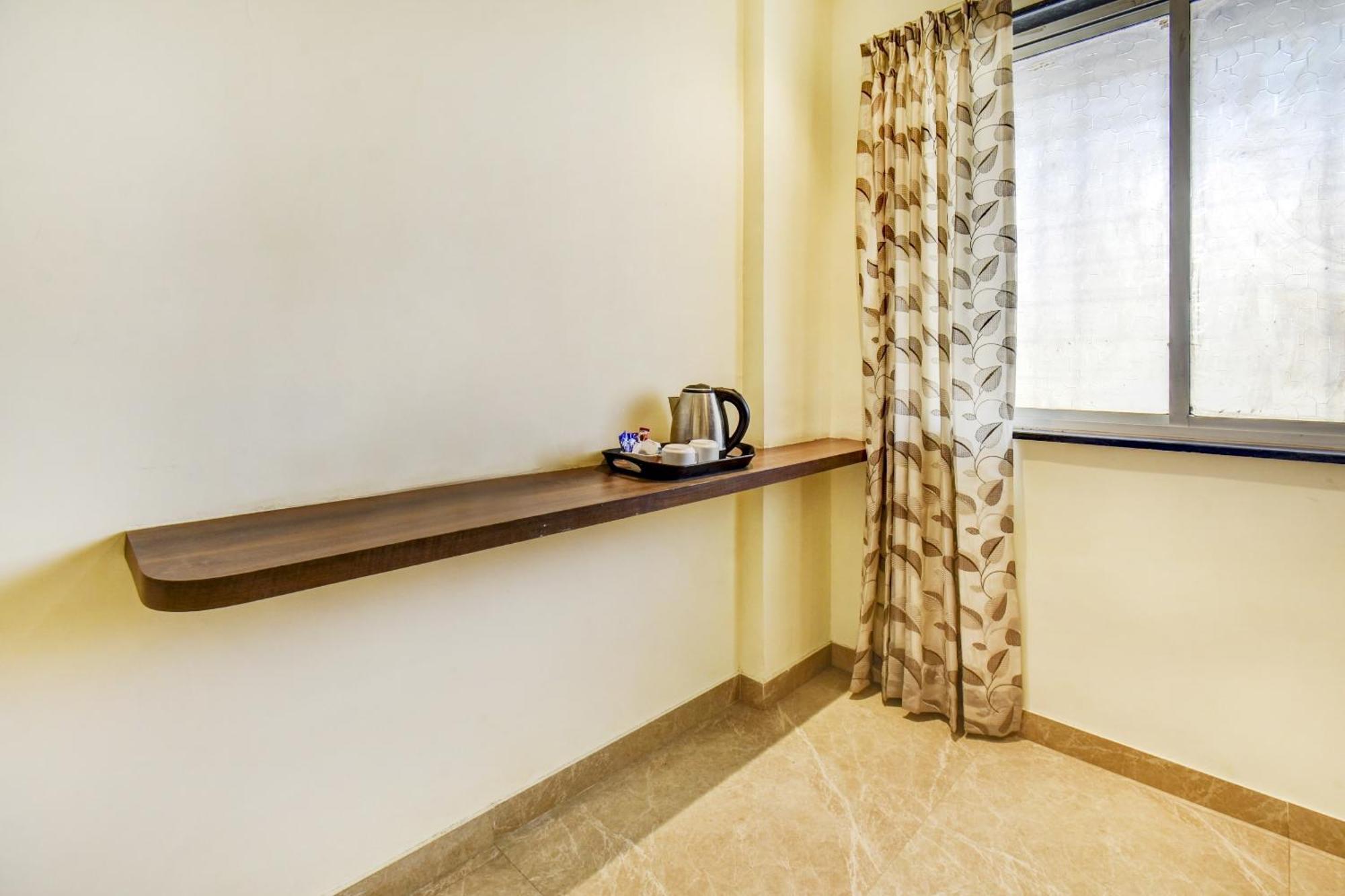 Townhouse Oak Chaitanya Executive Near Fun Time Multiplex