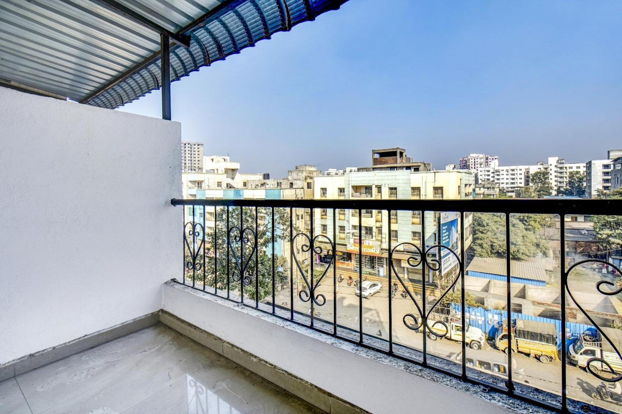 Townhouse Oak Chaitanya Executive Near Fun Time Multiplex *