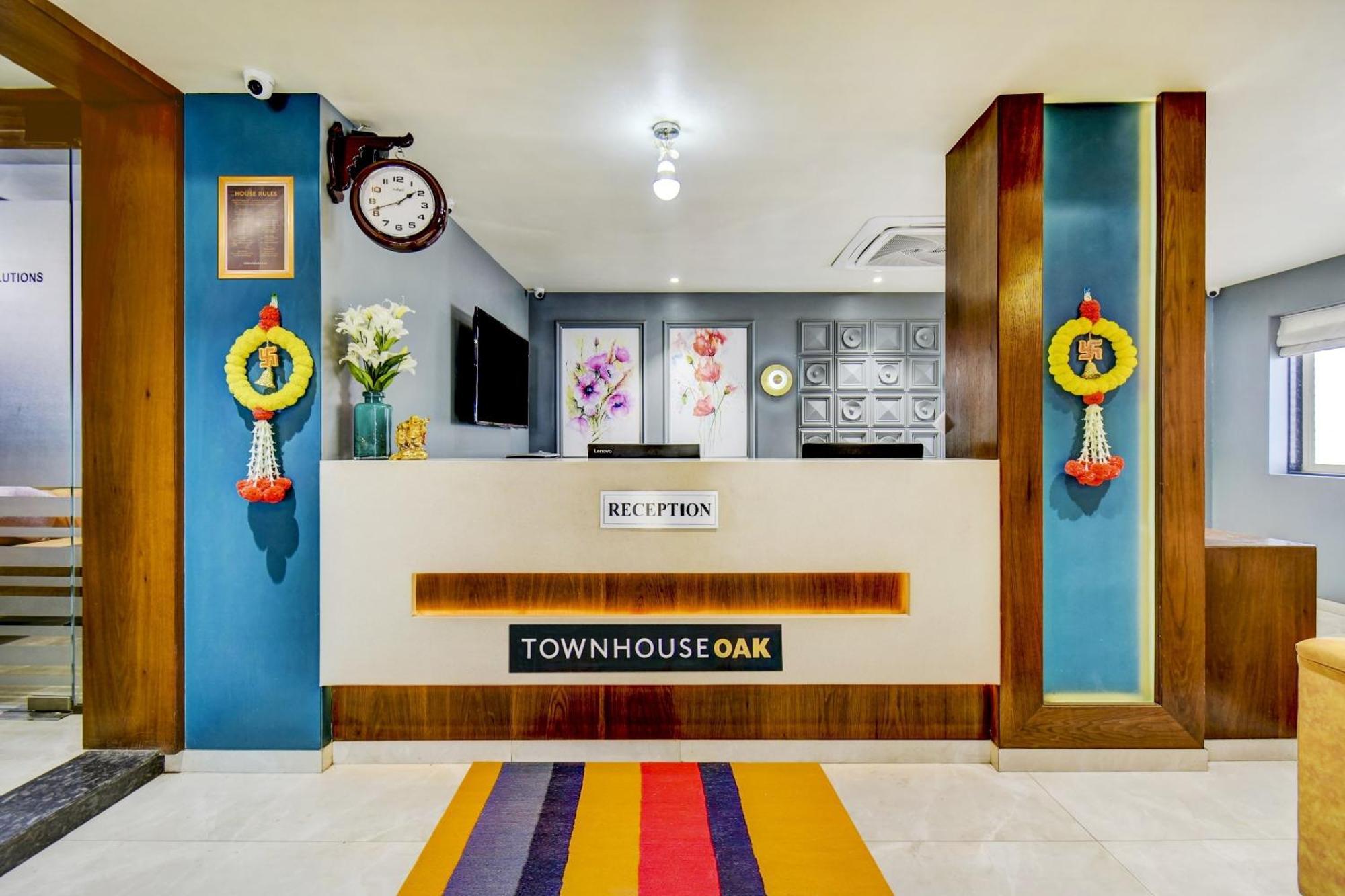 Townhouse Oak Chaitanya Executive Near Fun Time Multiplex Hotel