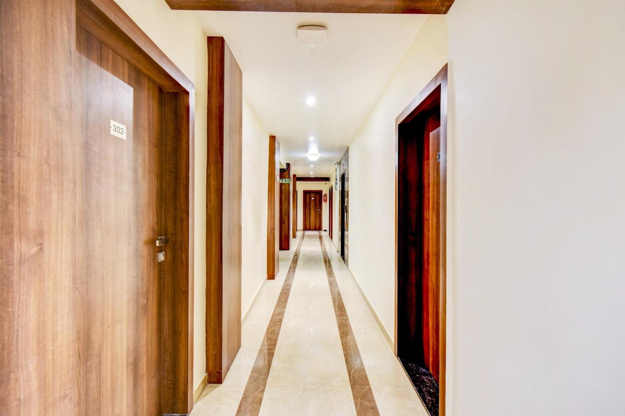 Hotel Townhouse Oak Chaitanya Executive Near Fun Time Multiplex *