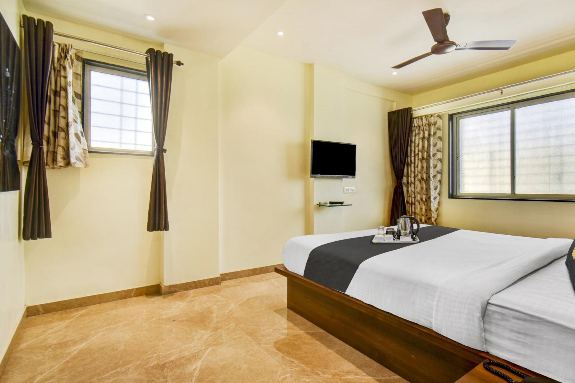 Townhouse Oak Chaitanya Executive Near Fun Time Multiplex *